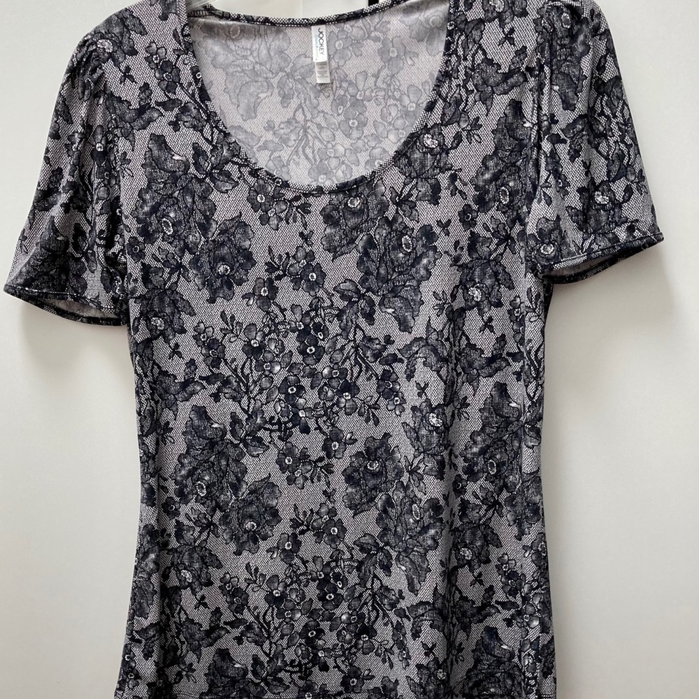 Shirt sleeve floral shirt